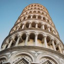 Der Turm ist schief - Adjektive und ihre Anwendung