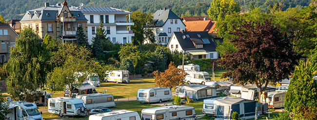Camping in Miltenberg am Main. Foto: Sina Ettmer / Adobe Stock